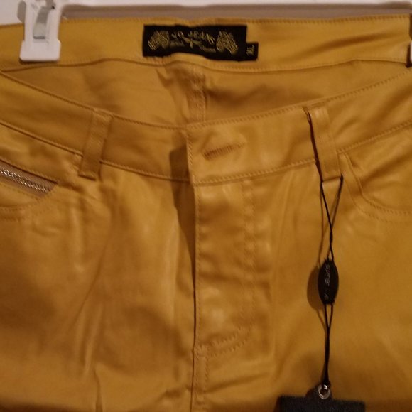 Desiigned in Los Angell of the companyV.O. Jeans, newwith tag. StretchJean